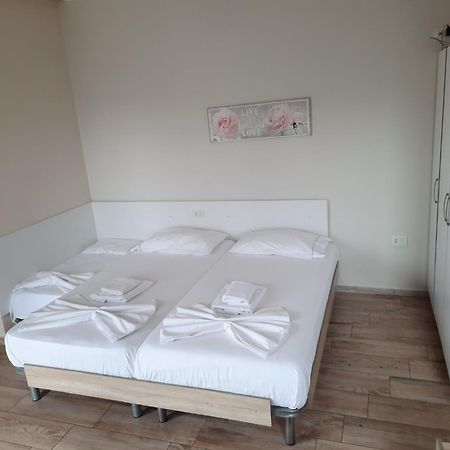Disy Apartments Вльора Екстер'єр фото