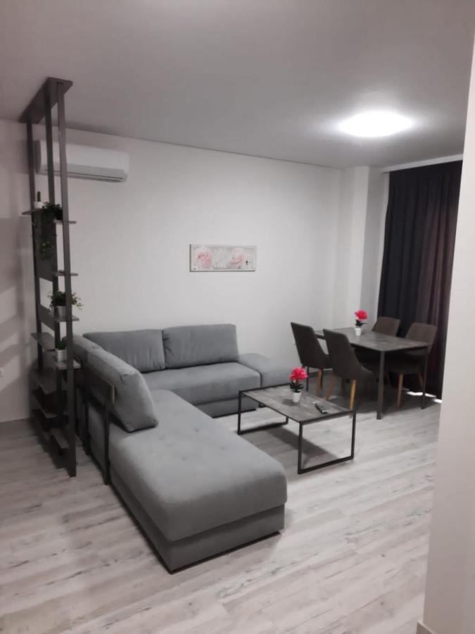 Disy Apartments Вльора Екстер'єр фото