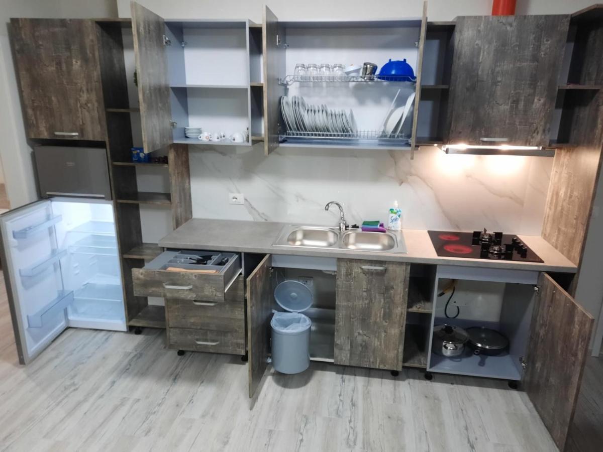 Disy Apartments Вльора Екстер'єр фото