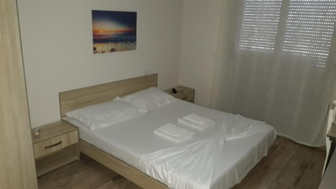 Disy Apartments Вльора Номер фото