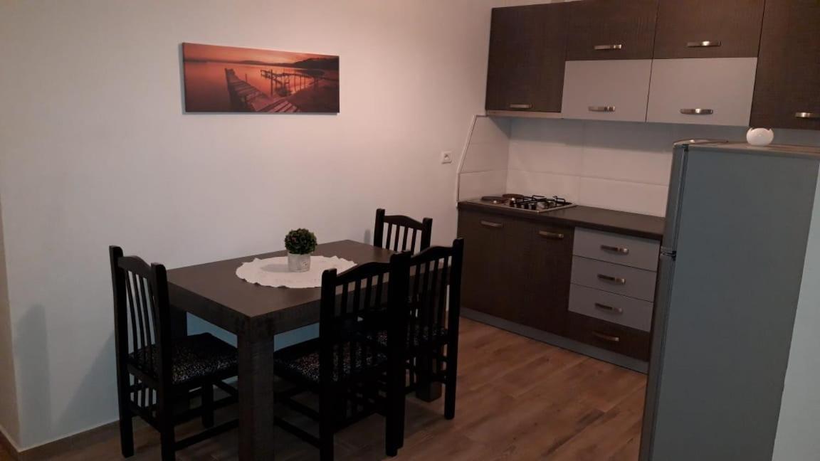 Disy Apartments Вльора Номер фото