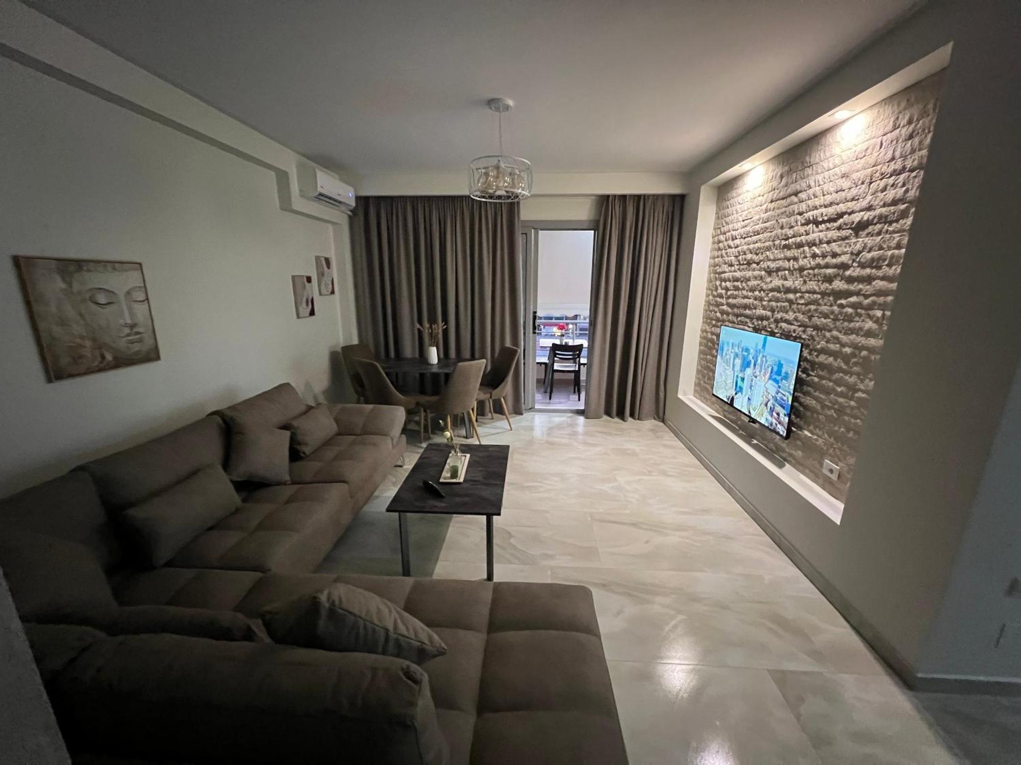 Disy Apartments Вльора Екстер'єр фото
